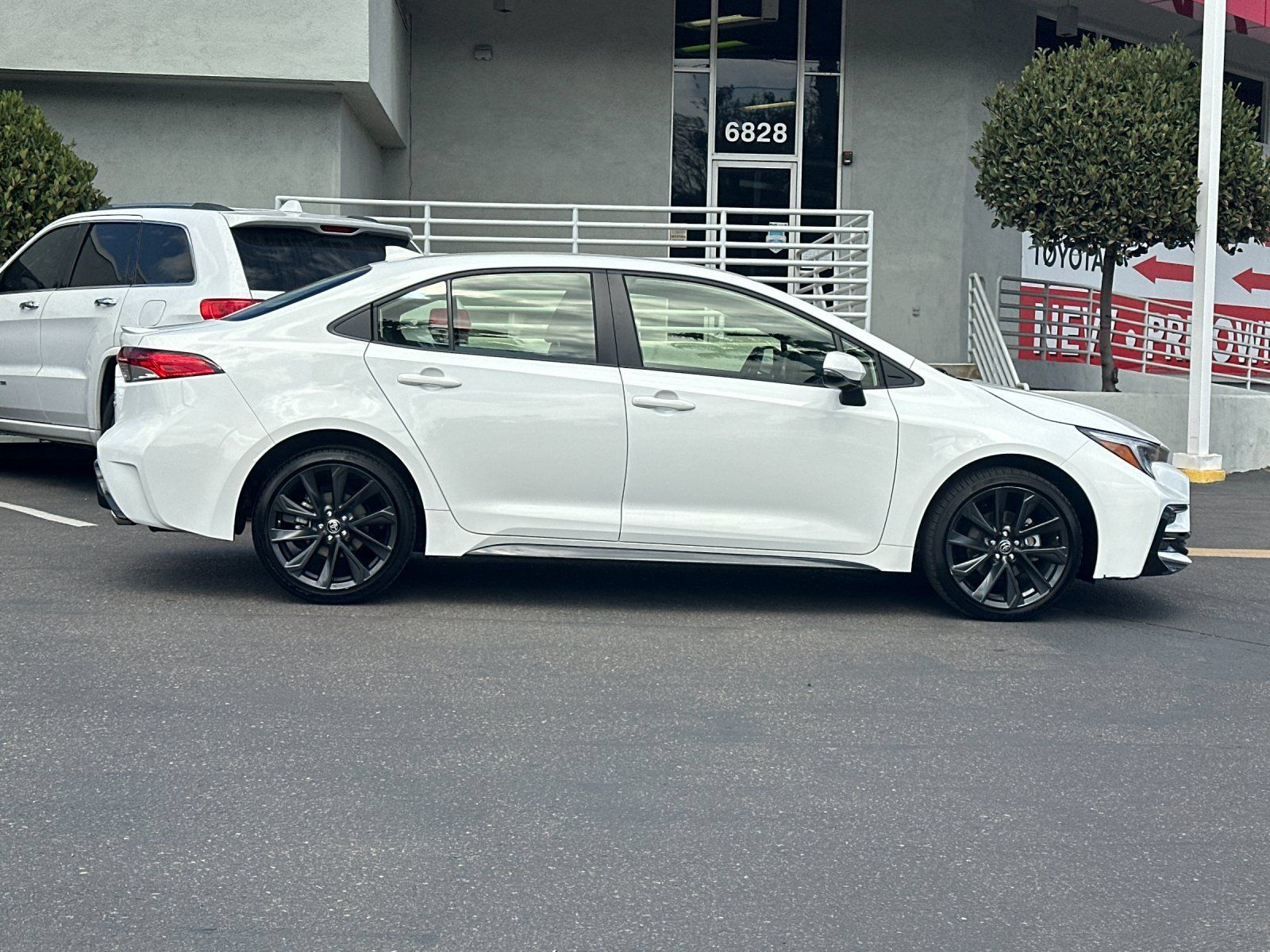 Used 2026 Toyota Corolla SE FWD image 6