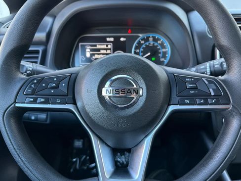 Used 2022 Nissan Leaf S image 27