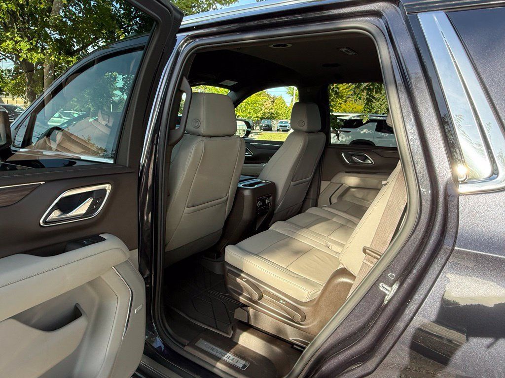 Used 2024 Chevrolet Tahoe LT w/ Luxury Package AWD/4WD image 12