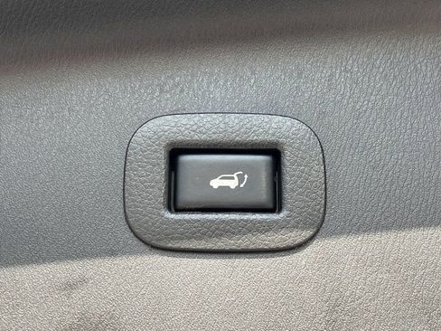 Used 2020 Nissan Armada SL image 23