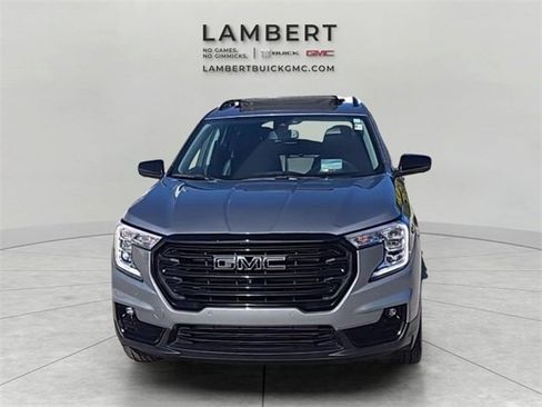 Used 2023 GMC Terrain SLT w/ Infotainment Package II image 3