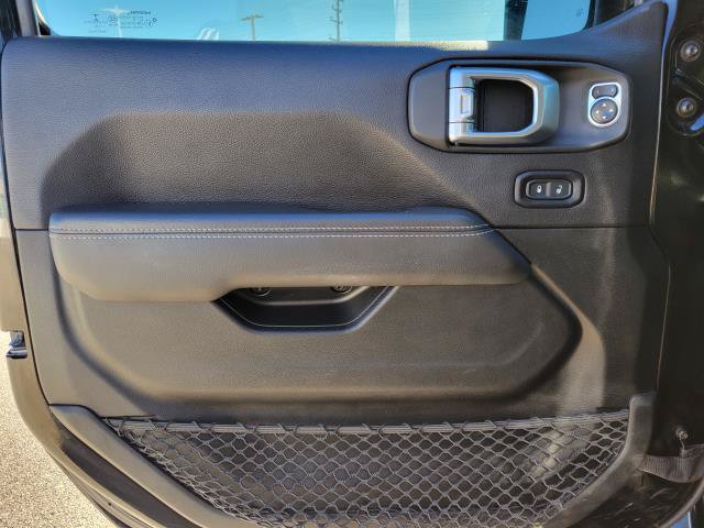 Used 2020 Jeep Wrangler Unlimited Sahara w/ Dual Top Group AWD/4WD image 15