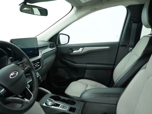 Used 2023 Ford Escape SE w/ Class II Trailer Tow Package image 20