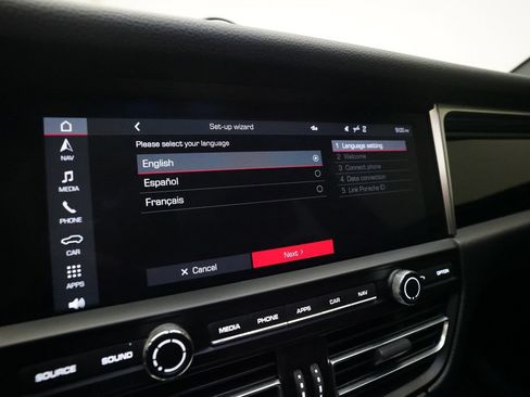 Used 2020 Porsche Macan AWD/4WD image 23