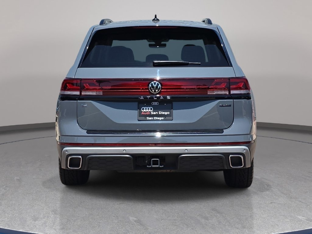 Used 2024 Volkswagen Atlas Peak Edition SE AWD/4WD image 7