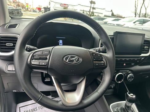 Used 2023 Hyundai Venue SEL w/ Cargo Package image 11