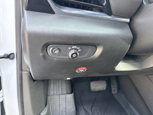 Used 2023 Chevrolet Traverse RS image 17