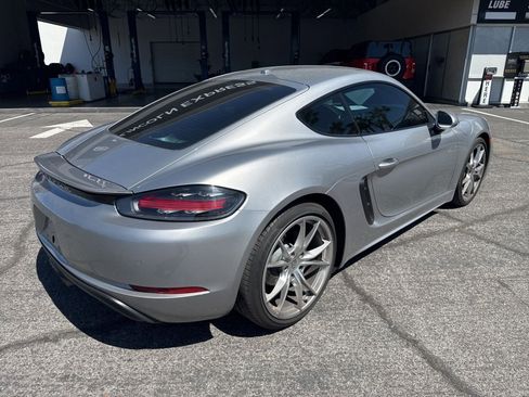Used 2017 Porsche 718 Cayman image 5