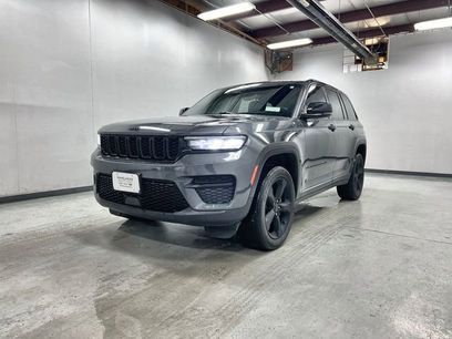 Used 2022 Jeep Grand Cherokee Altitude
