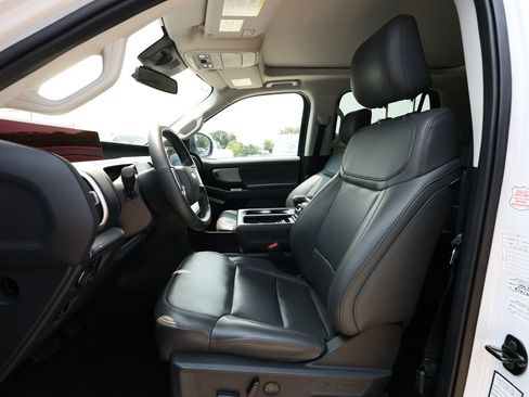 Used 2025 Ford Expedition Active AWD/4WD image 9