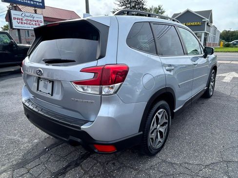 Used 2022 Subaru Forester Premium AWD/4WD image 5