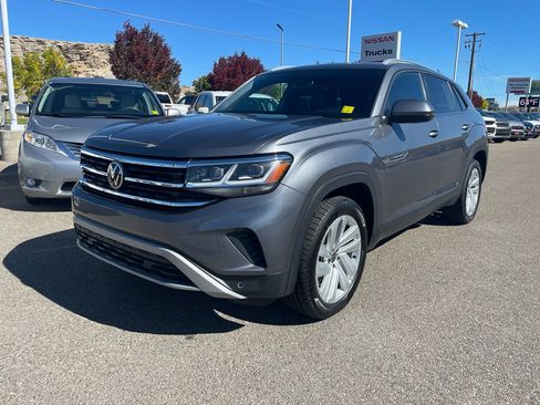 Used 2022 Volkswagen Atlas Cross Sport SE image 1