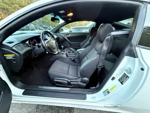 Used 2013 Hyundai Genesis 2.0T image 8