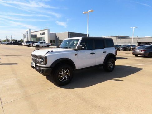 Used 2023 Ford Bronco Badlands image 2