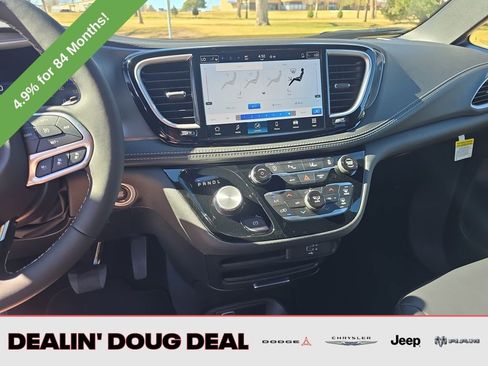 New 2026 Chrysler Pacifica Select image 17