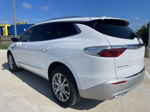 Used 2024 Buick Enclave Essence w/ Experience Buick Package FWD image 7