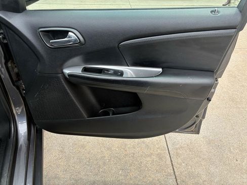 Used 2015 Dodge Journey SXT FWD image 17