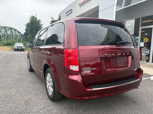 Used 2019 Dodge Grand Caravan SE FWD image 9