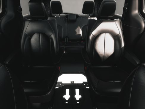 New 2027 Chrysler Pacifica Select FWD image 3