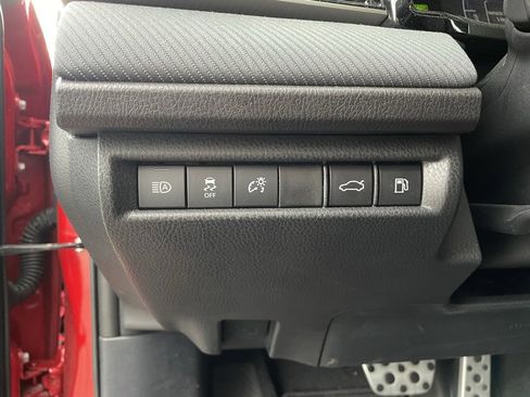 Used 2025 Toyota Camry SE image 12