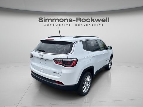 Used 2023 Jeep Compass Latitude AWD/4WD image 5