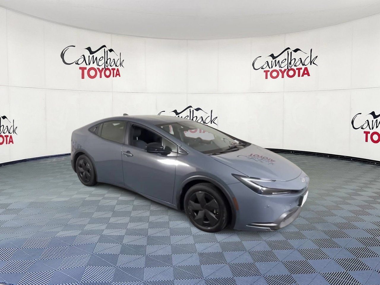 Used 2025 Toyota Prius LE FWD image 2