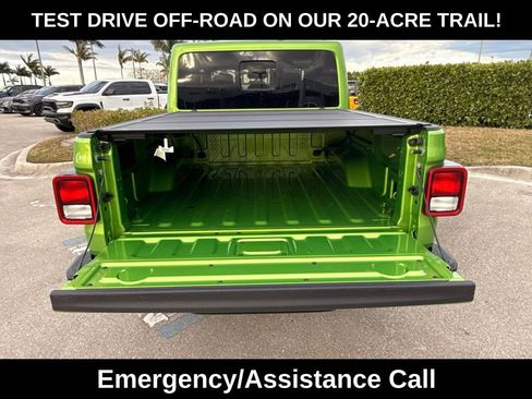 New 2026 Jeep Gladiator Sahara image 38