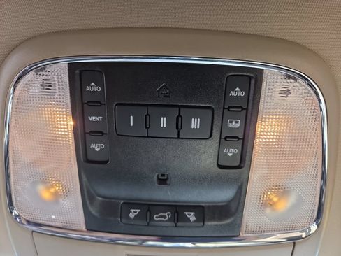 Used 2021 Jeep Grand Cherokee Overland AWD/4WD image 35