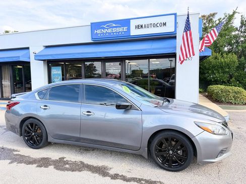 Used 2017 Nissan Altima 2.5 SR w/ Midnight Edition Package FWD image 31