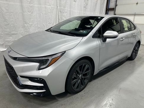 Used 2025 Toyota Corolla SE FWD image 3