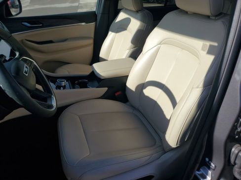 Used 2024 Jeep Grand Cherokee Limited image 26