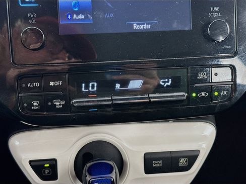 Used 2016 Toyota Prius Two image 22