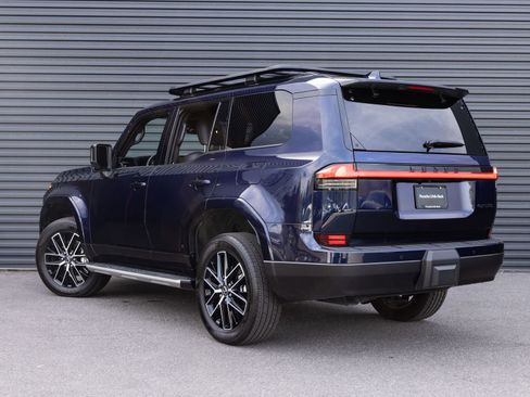 Used 2025 Lexus GX 550 w/ Accessory Package (31) image 3