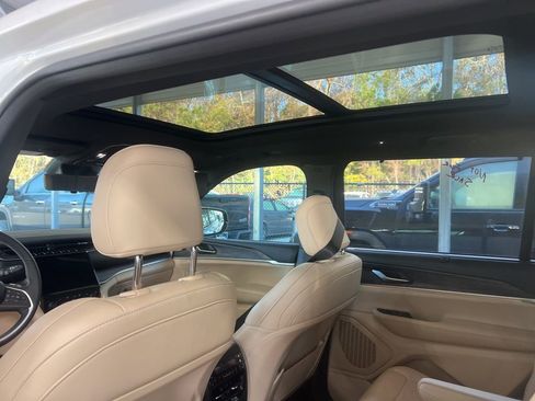 Used 2024 Jeep Grand Cherokee L Limited w/ Luxury Tech Group II image 7