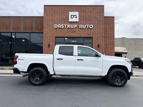 Used 2024 Chevrolet Colorado W/T w/ Safety Package image 8