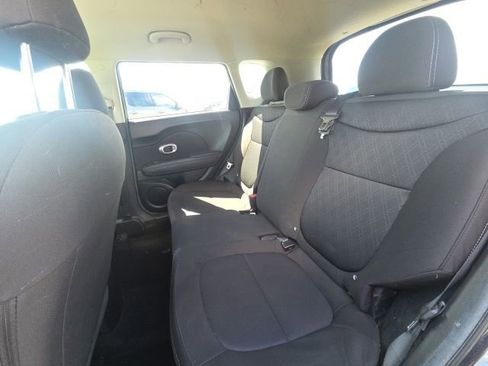 Used 2018 Kia Soul FWD image 16