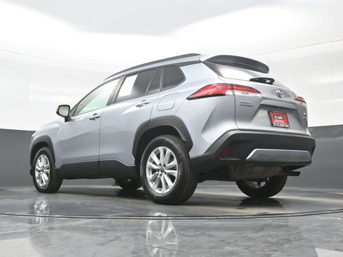 Used 2024 Toyota Corolla Cross LE image 27