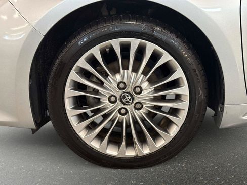 Used 2017 Toyota Avalon Limited w/ Carpet Mat Package image 9