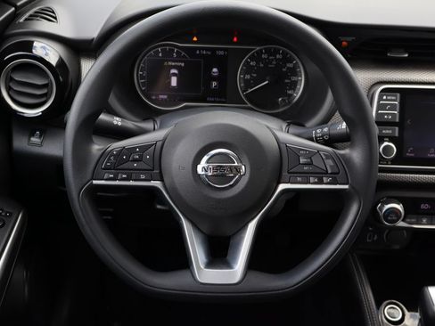 Used 2018 Nissan Kicks SV FWD image 13