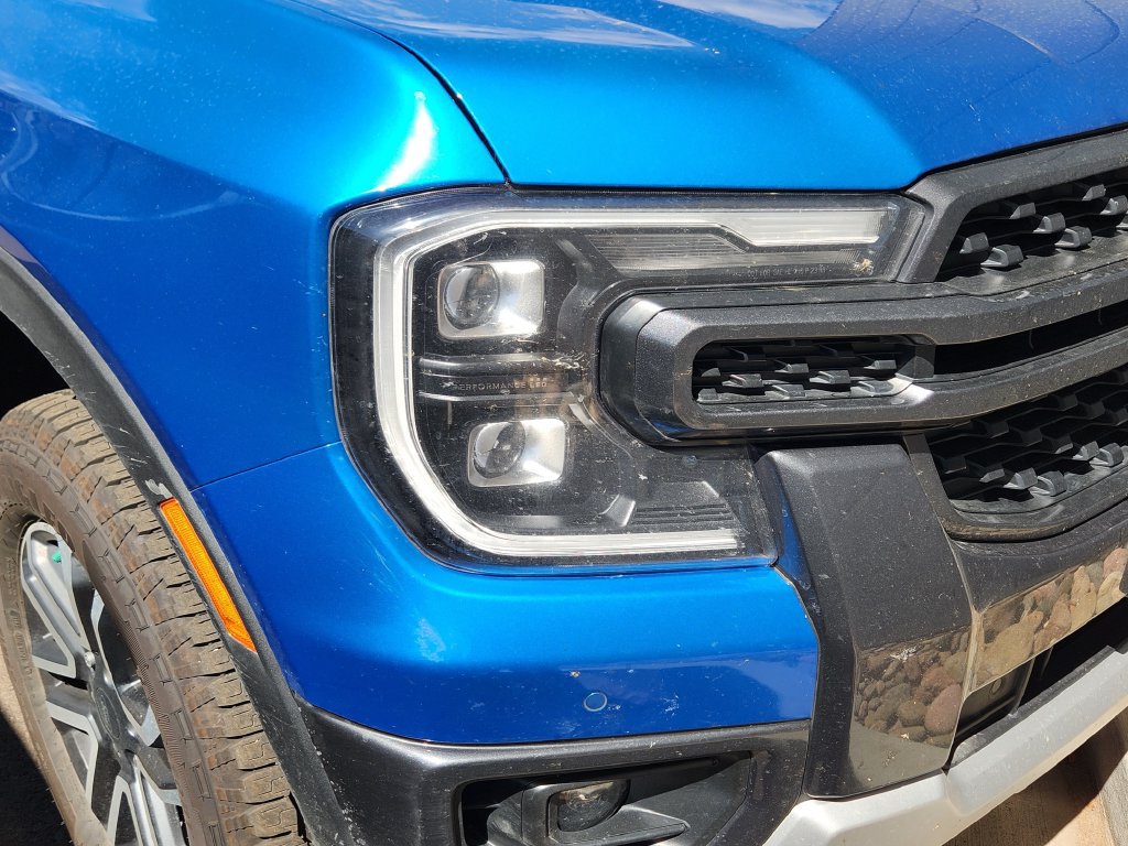 Used 2025 Ford Ranger Lariat w/ FX4 Off-Road Package AWD/4WD image 2