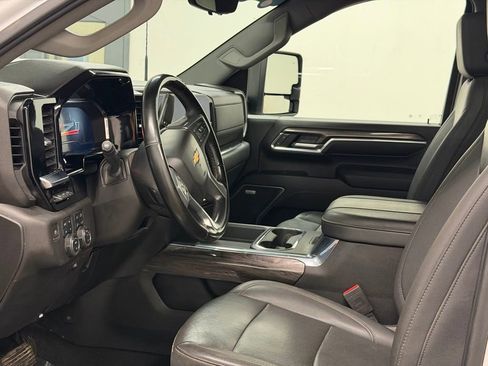 Certified 2024 Chevrolet Silverado 2500 LTZ w/ LTZ Convenience Package image 32