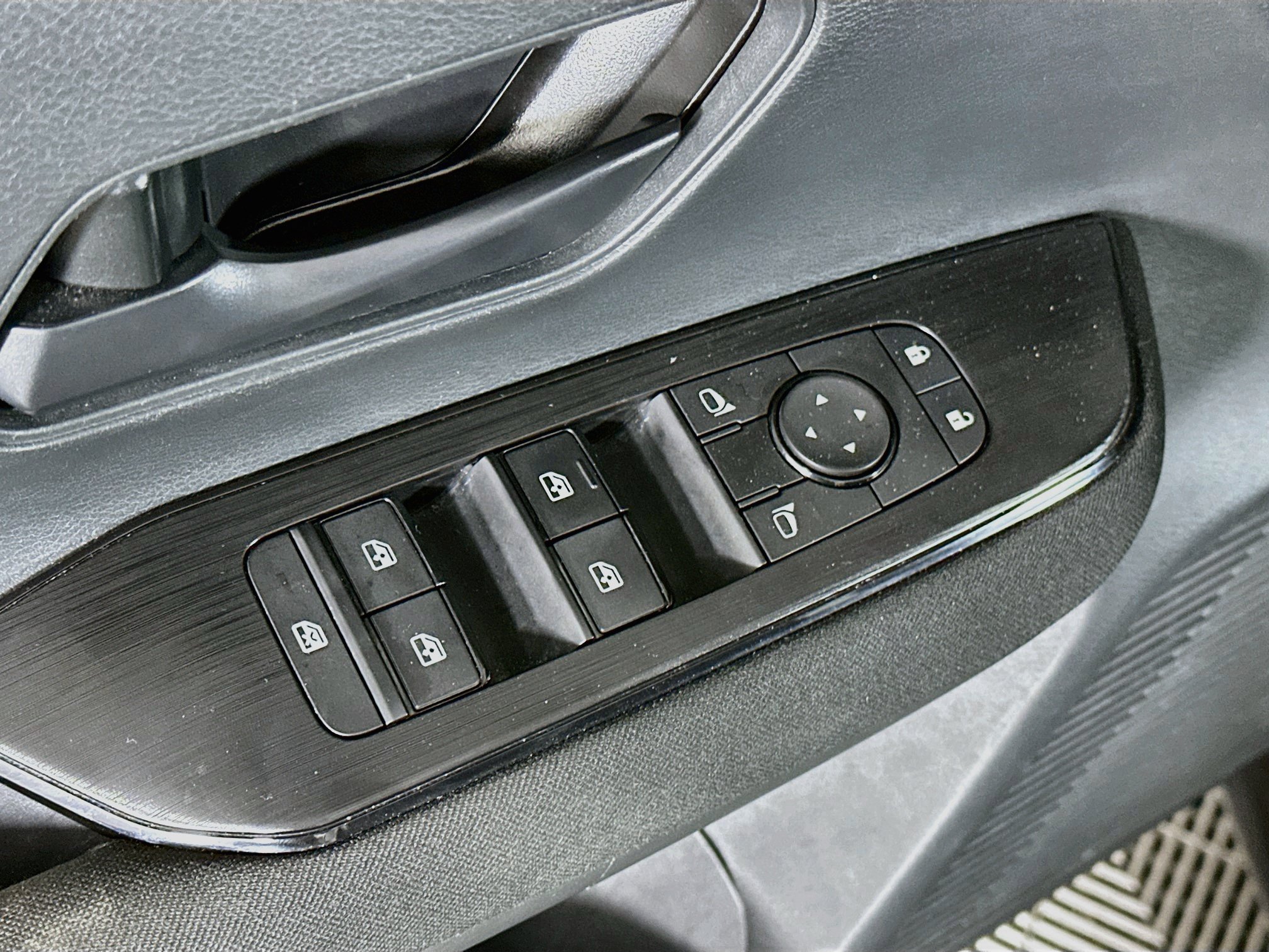 Used 2025 Nissan Kicks S FWD image 15
