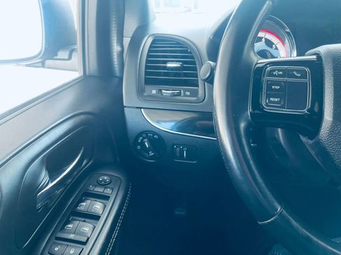 Used 2018 Dodge Grand Caravan SE FWD image 13