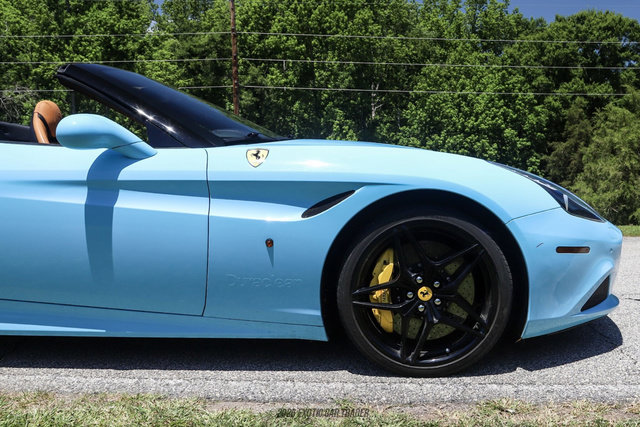 Used 2015 Ferrari California T RWD image 11