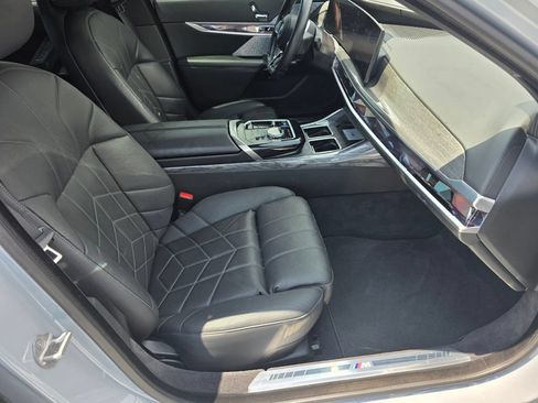 Used 2023 BMW i7 xDrive60 AWD/4WD image 25