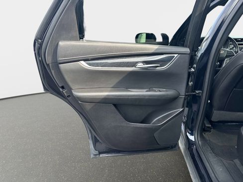 Used 2022 Cadillac XT5 Premium Luxury AWD/4WD image 11
