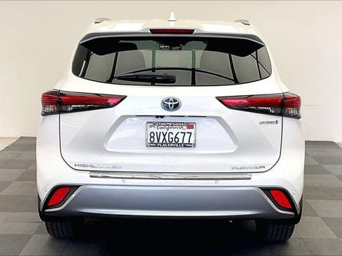 Used 2021 Toyota Highlander Platinum AWD/4WD image 3