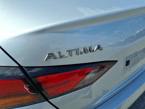 Used 2024 Nissan Altima 2.5 SR FWD image 9