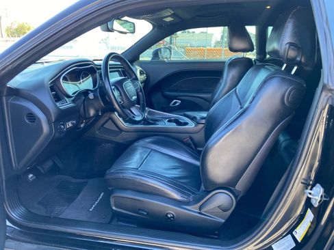 Used 2016 Dodge Challenger SXT Plus image 17