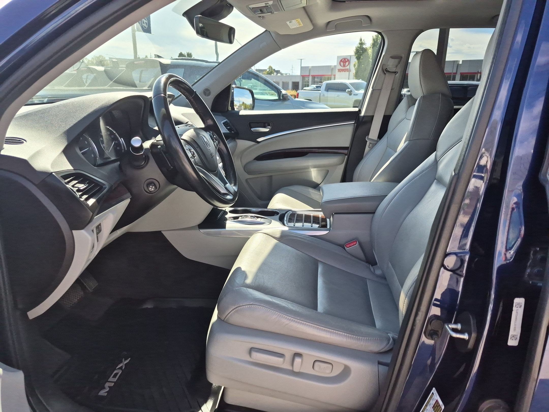 Used 2018 Acura MDX w/ Technology Package AWD/4WD image 16